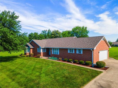 205 E 10th St, Carrollton, MO, 64633-1935 | Card Image