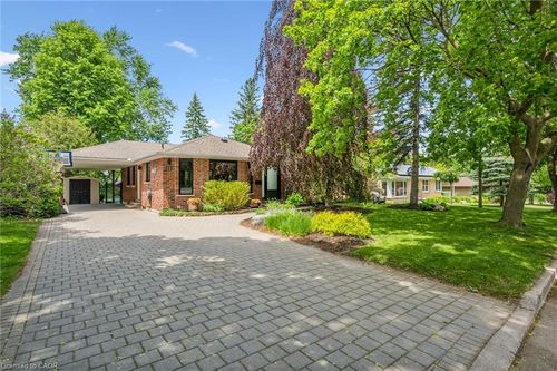 11 Floral Drive, Guelph, ON, N1G1R2 | Card Image