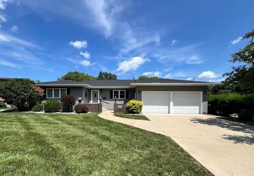 1403 Williams Dr, Fort Dodge, IA, 50501-7557 | Card Image