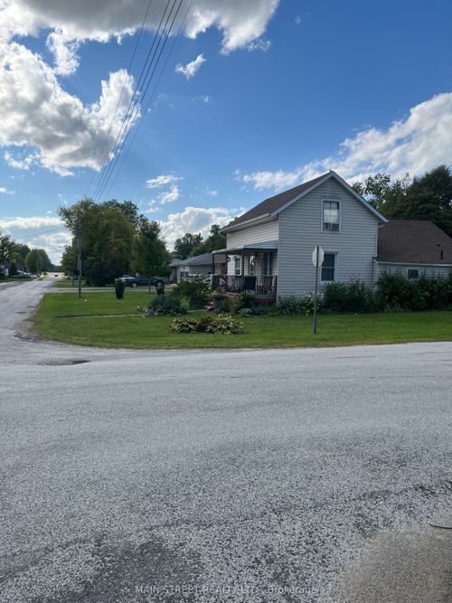 523 S Sarnia Street S, Plympton Wyoming, ON, N0N1T0 | Card Image