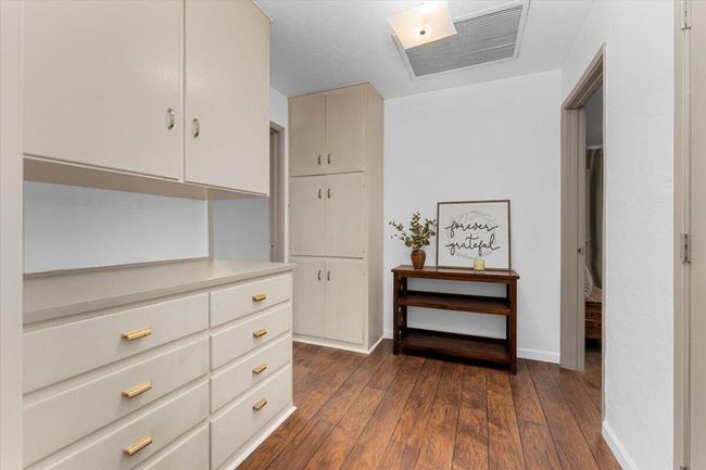 2551 S Waverly Ave, House other with 3 bedrooms, 2 bathrooms and null parking in Redding CA | Image 5