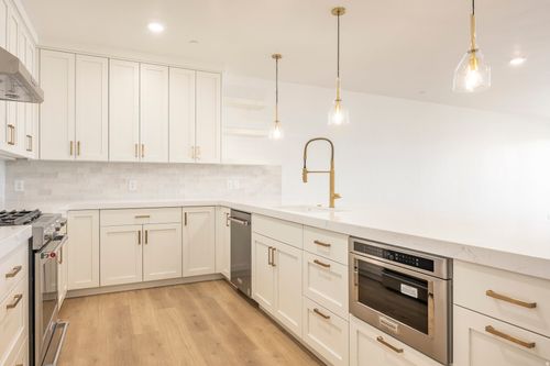 unit-305-2250 E Murray Holladay Rd, Holladay, UT, 84117-6114 | Card Image