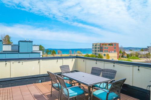 138 Gillis St, Traverse City, MI, 49684-2726 | Card Image