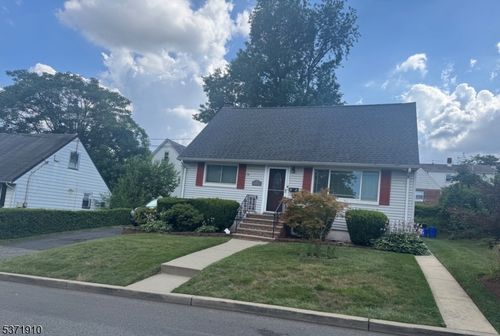 29 Poplar St, Passaic, NJ, 07055-2222 | Card Image