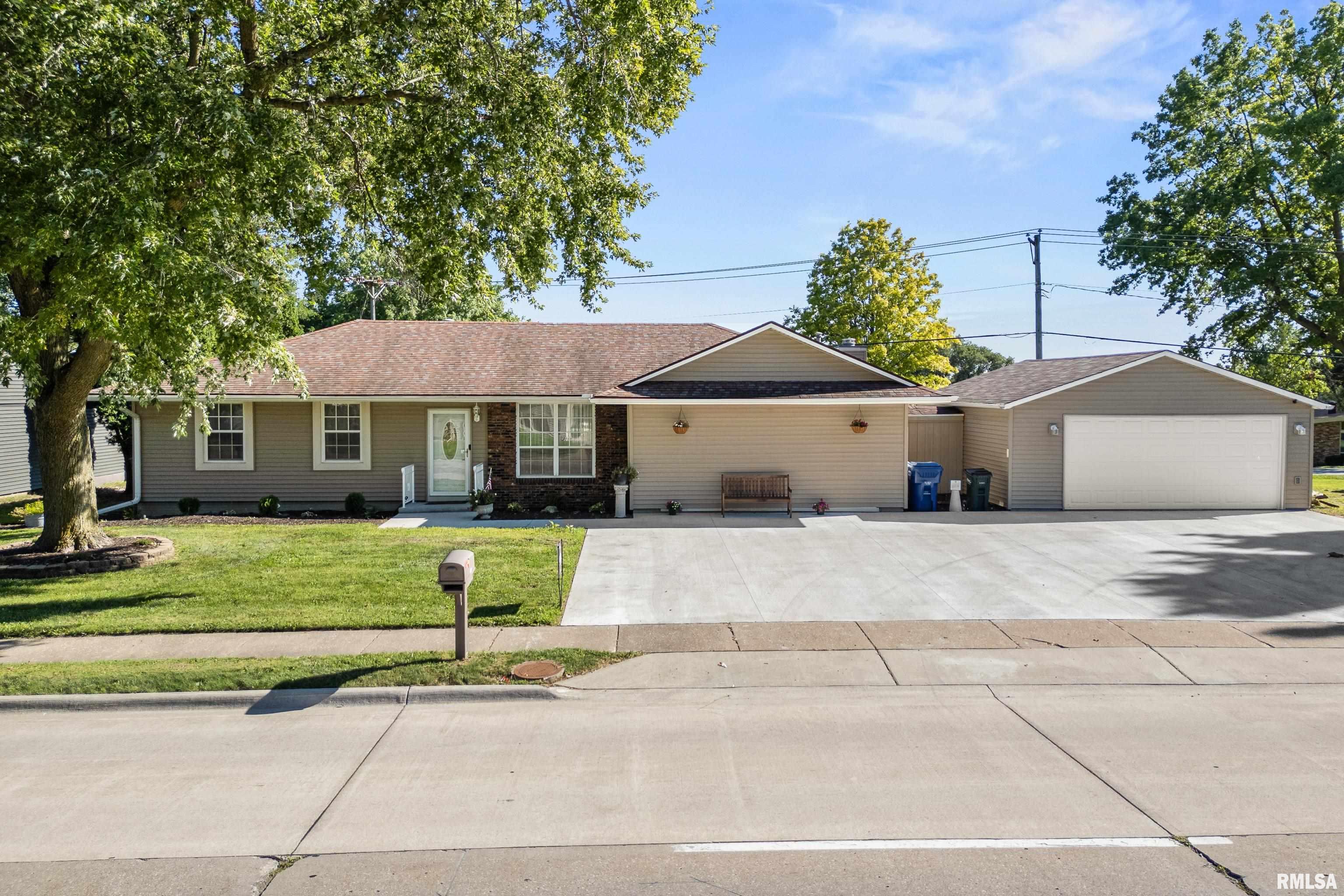 53rd St, Davenport, IA 52806