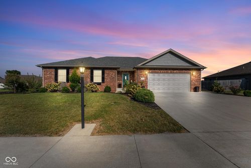 1747 Bell Ford Dr W, Seymour, IN, 47274-7464 | Card Image