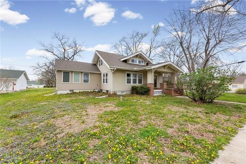 602 Oak St, Wellsville, KS, 66092-8828 | Card Image