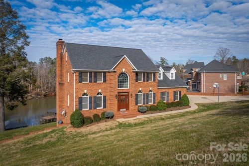 46 Mariners Point Ln, Hickory, NC, 28601-8803 | Card Image