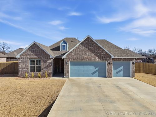 189 N Castle Street, Skiatook, OK, 74070 | Card Image