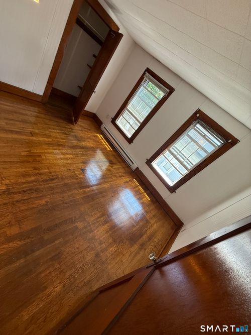 3rd-floor-142 Montauk Ave, New London, CT, 06320-4849 | Card Image