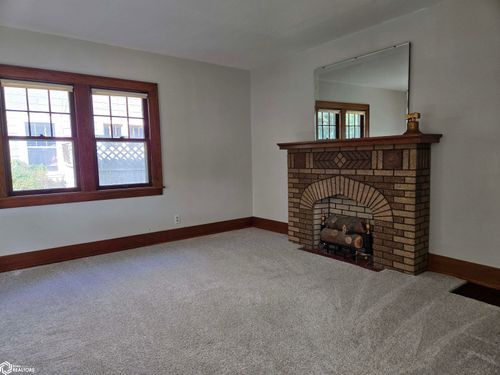 25 S Vermont Avenue, Mason City, IA, 50401 | Card Image