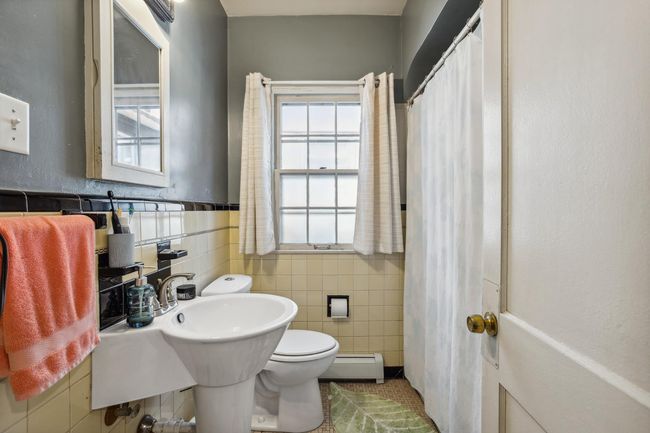 Bathroom | Image 17