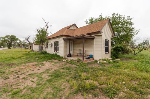 129 E Avenue E, Hutchinson, KS, 67501-7746 | Card Image