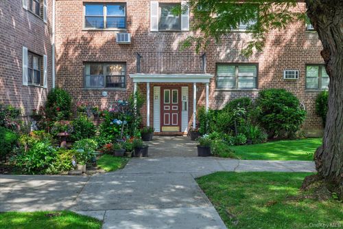 96-86-29 Shore Pkwy, Howard Beach, NY, 11414-2412 | Card Image