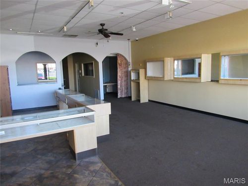 219 E Center Drive, Alton, IL, 62002 | Card Image