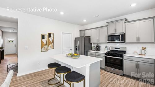 525 Blackpool Ct, Monroe, NC, 28112-9639 | Card Image