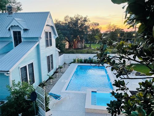 111 S Masonic St, Bellville, TX, 77418-2113 | Card Image