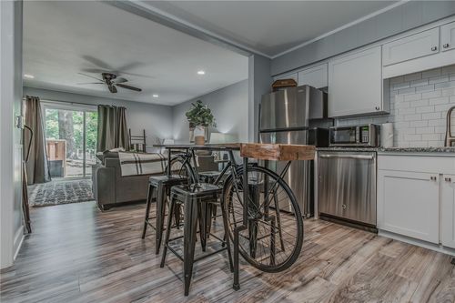 20 Britten Cir, Bella Vista, AR, 72715-8143 | Card Image