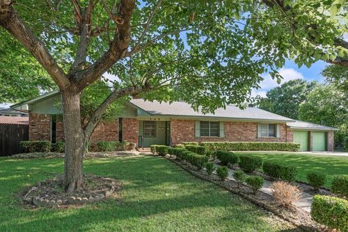 305 W 2nd North St, Kaufman, TX, 75142-1335 | Card Image