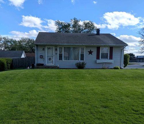 105 E Indiana St, Momence, IL, 60954-1723 | Card Image