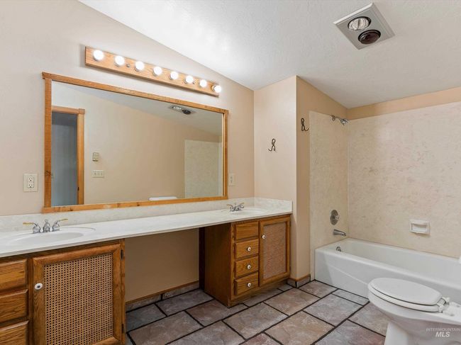 1872 E 1750 S, House other with 4 bedrooms, 3 bathrooms and 2 parking in Gooding ID | Image 33