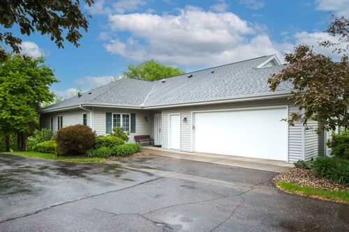 2645 Golf View Dr, River Falls, WI, 54022-7502 | Card Image