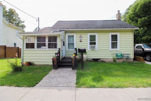 207 Glenwood Avenue, Ridgeway, NY, 14103 | Card Image