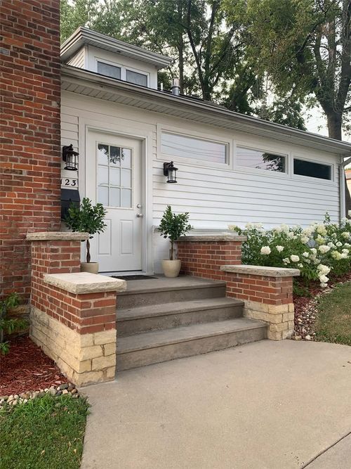 123 2nd Ave Sw, Mount Vernon, IA, 52314-1617 | Card Image