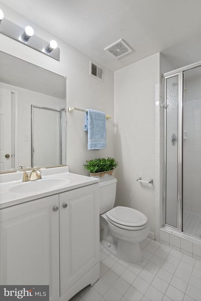 1537 Cedar Ave, Townhouse with 4 bedrooms, 5 bathrooms and null parking in MCLEAN VA | Image 48