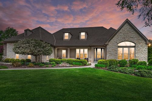 2150 Old Lantern Circle, Delafield, WI, 53018 | Card Image