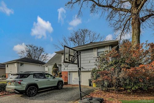 75 Melanie Ln, Syosset, NY, 11791-5119 | Card Image