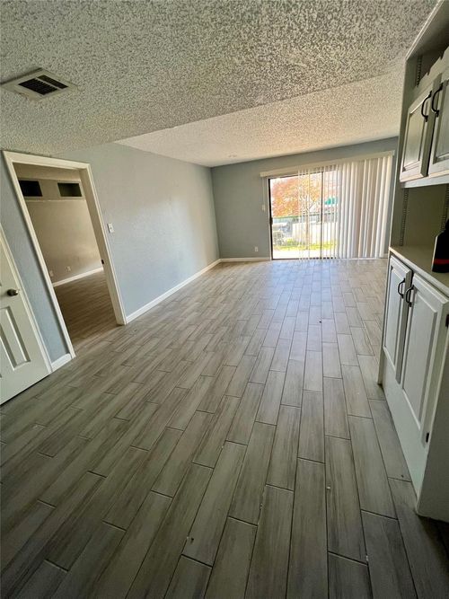 apt-210-2830 S Bartell Dr, Houston, TX, 77054-1451 | Card Image