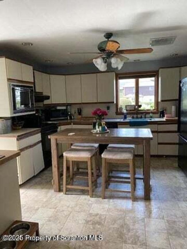 Kitchen | Image 7