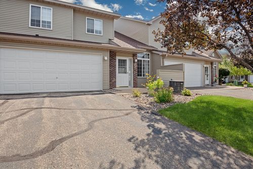 2462 Oakridge Cir, Hudson, WI, 54016-9134 | Card Image