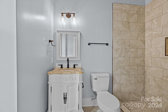 Ensuite bath for street side bedroom | Image 9