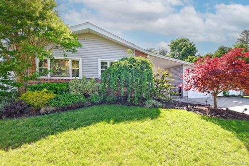 18 Shelter Hill Rd, Plainview, NY, 11803-4814 | Card Image