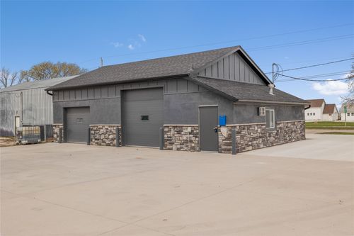 1404 Sugar Grove Ave, Dallas Center, IA, 50063-2028 | Card Image