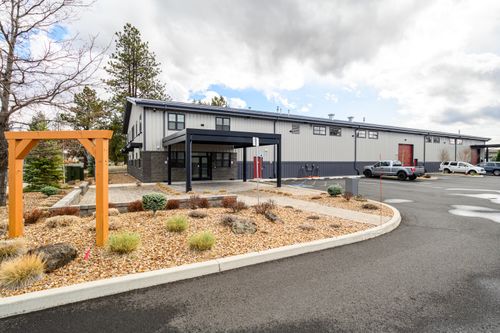 295-275 W Lundgren Mill Dr, Sisters, OR, 97759-2714 | Card Image