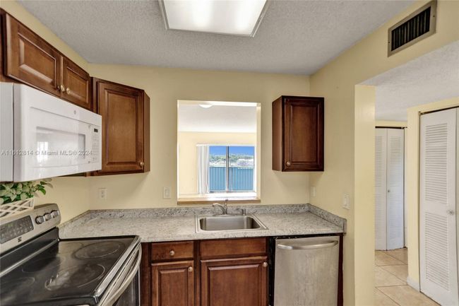 APT-506 - 8720 N Sherman Cir, Condo with 2 bedrooms, 2 bathrooms and null parking in Miramar FL | Image 5