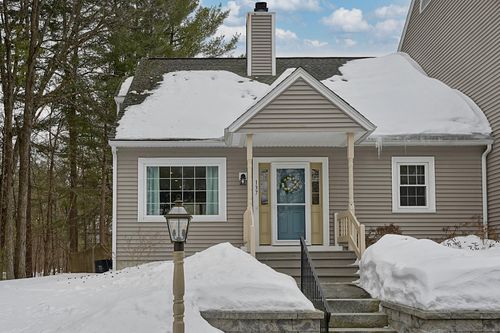 137 Winterwood Dr, Londonderry, NH, 03053-3363 | Card Image