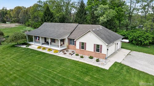 7659 Clyde Rd, FENTON, MI, 48430-9300 | Card Image