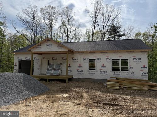 523 Oak Hill Rd, Berkeley Springs, WV, 25411-5526 | Card Image