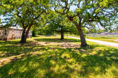 610 W Oak St, Nocona, TX, 76255-1917 | Card Image