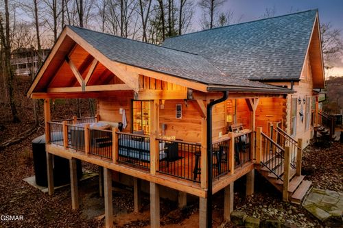 1890 Natures Ln, Sevierville, TN, 37862-8647 | Card Image