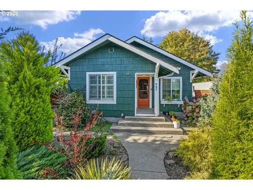 427 15th Ave, Longview, WA, 98632-1432 | Card Image