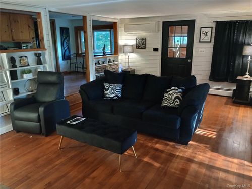 62 Netherwood Plz, Salt Point, NY, 12578-2263 | Card Image