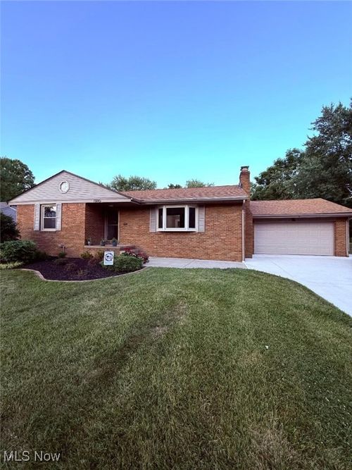 7329 Clovermeade Ave, Poland, OH, 44514-3722 | Card Image