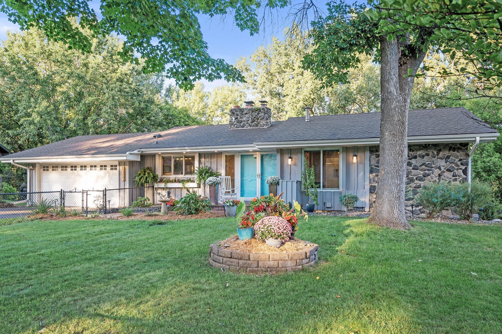 Gordon Dr, Eden Prairie, MN 55346