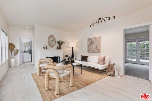 215 Entrada Dr, Santa Monica, CA, 90402-1220 | Card Image