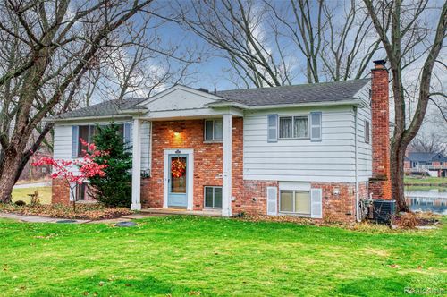 11812 Waycross Rd, Brighton, MI, 48114-9257 | Card Image